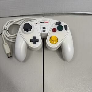 GameStop GameCube Controller / Wii Controller Wired White
